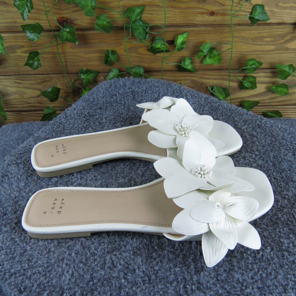 A New Day Women 8.5 White Floral Slide Sandals Embellished‎ 3D Flowers Casual - Picture 3 of 6